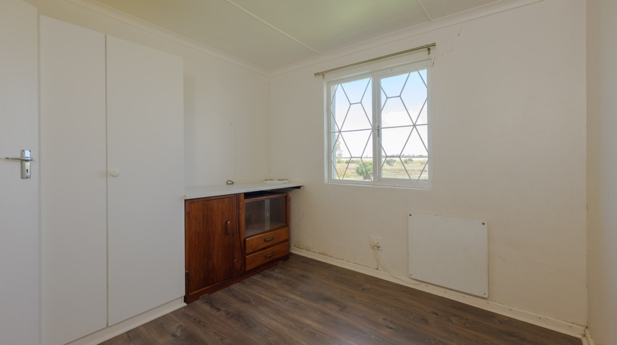 To Let 4 Bedroom Property for Rent in Struisbaai Western Cape